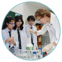 Adolescenti in laboratorio